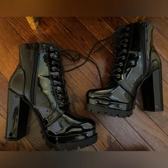 Wild Diva Womens Lace-Up Lug Sole Chunky Block Platform Combat Ankle Booties 8.5 - Picture 8 of 9